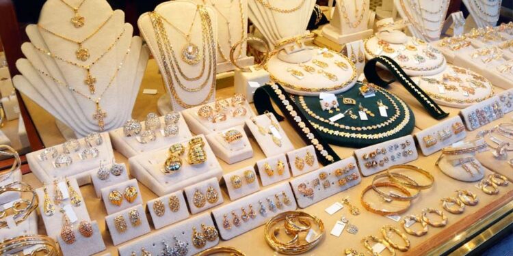 Strahlen Sie mit Ohrringen und Damenringen von Tosh – Entdecken Sie Ihren neuen Lieblingsschmuck!